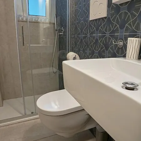 De Amicis * باري